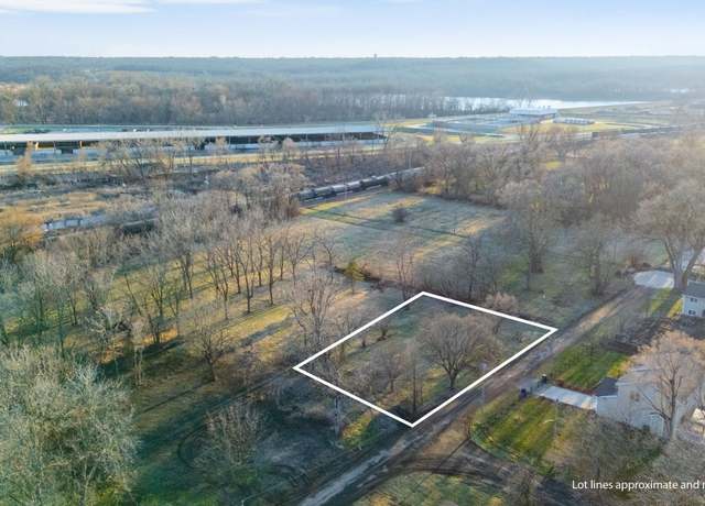 Property at 900 SE 27th St, Des Moines, IA 50317