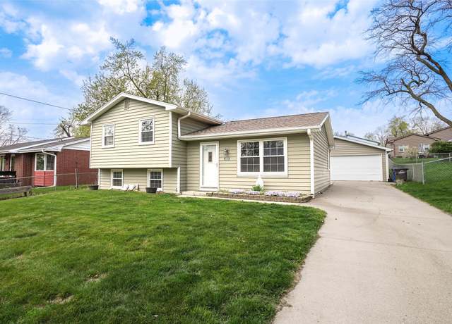 Property at 4020 Briarcliff Dr, Des Moines, IA 50317, 3 beds, 1 bath