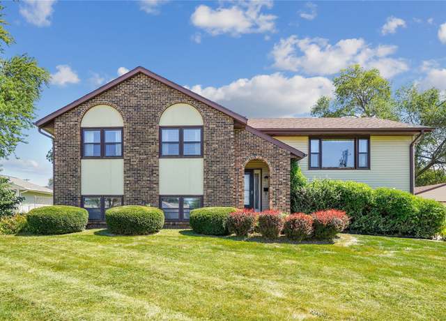 Property at 324 E 14th St N, Newton, IA 50208, 3 beds, 3 baths