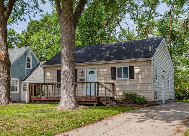 Property at 3516 54th St, Des Moines, IA 50310, 2 beds, 1 bath