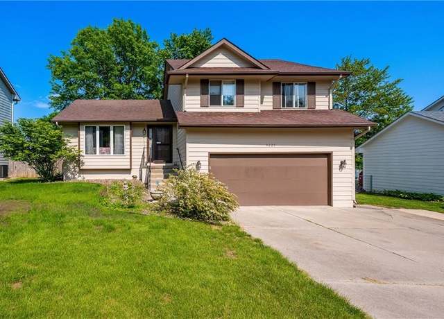Property at 4225 SE 22nd St, Des Moines, IA 50320, 3 beds, 2.5 baths