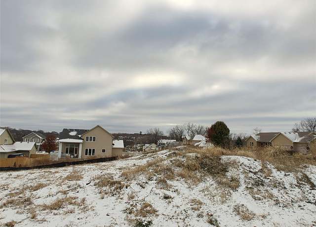 Property at 1511 W Lincoln Pl, Indianola, IA 50125