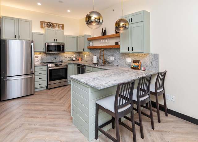 Property at 400 E Locust St #102, Des Moines, IA 50309, 1 bed, 1 bath