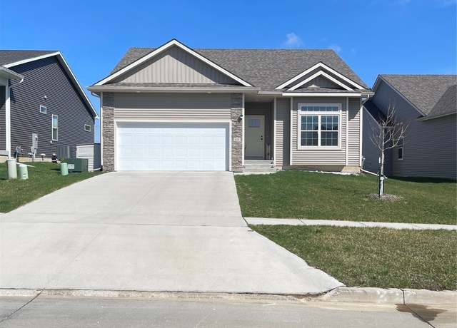 Property at 425 SE Hollow Ct, West Des Moines, IA 50265, 3 beds, 2 baths