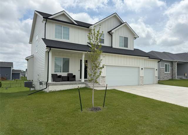 Property at 2388 SE 5th St, West Des Moines, IA 50265, 4 beds, 3.5 baths