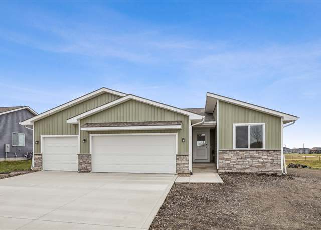 Property at 2925 3rd Ave SW, Altoona, IA 50009, 3 beds, 3 baths