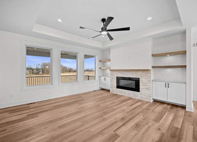 Property at 17307 North Valley Dr, Urbandale, IA 50323, 5 beds, 3 baths