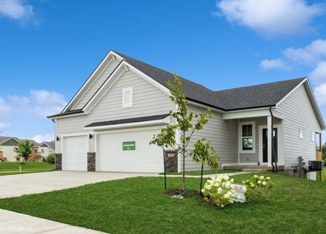 Property at 1404 S 91st St, West Des Moines, IA 50263, 4 beds, 3 baths