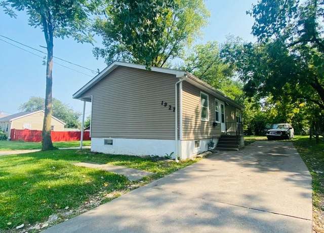 Property at 1927 22nd St, Des Moines, IA 50310, 2 beds, 1 bath