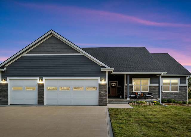 Property at 598 Thunder Rd, Pella, IA 50219, 4 beds, 3 baths