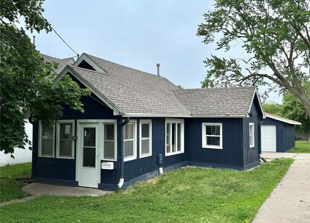 Property at 3903 SW 9th St, Des Moines, IA 50315, 2 beds, 1 bath