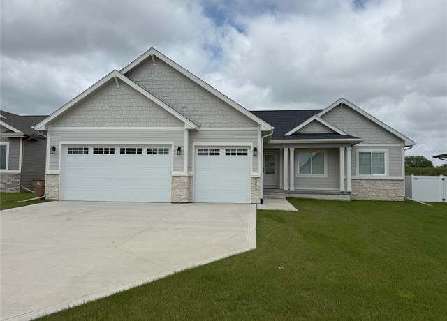 Property at 2335 SE 5th St, West Des Moines, IA 50265, 4 beds, 3 baths