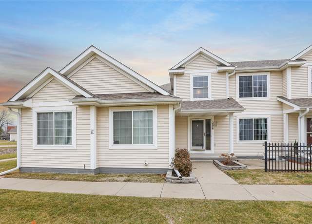 Property at 206 SE Cedarwood Ct, Grimes, IA 50111, 3 beds, 1.5 baths