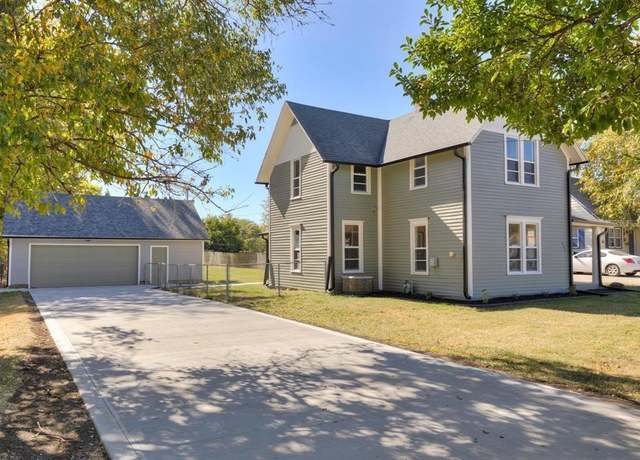 Property at 400 4th St SE, Altoona, IA 50009, 3 beds, 2 baths