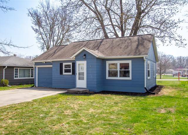 Property at 609 Maple St, Pella, IA 50219, 3 beds, 1.5 baths