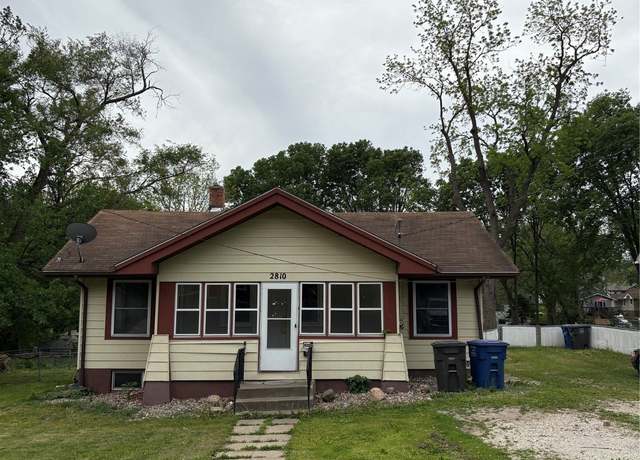 Property at 2810 Payne Rd, Des Moines, IA 50310, 2 beds, 1 bath