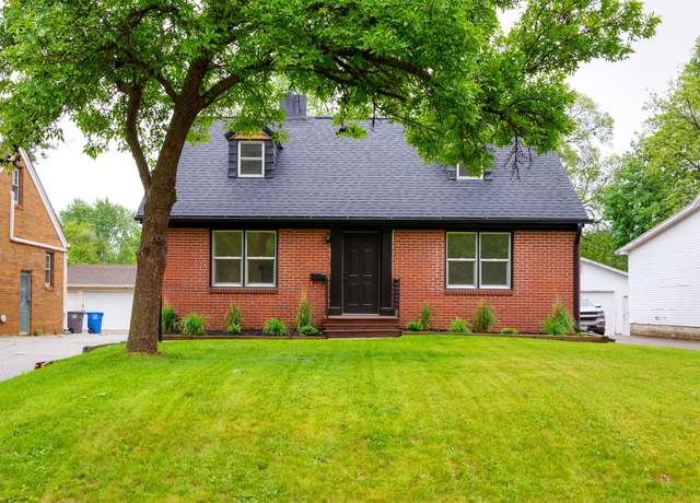 Property at 2319 40th St, Des Moines, IA 50310, 3 beds, 3 baths