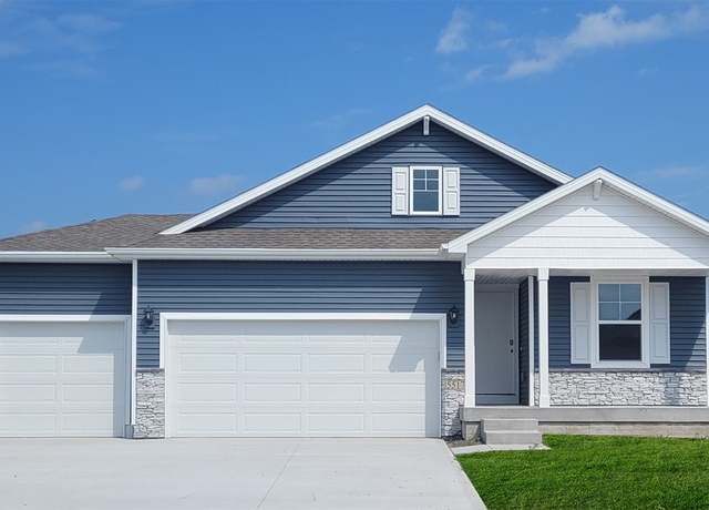 Property at 3239 10th Ave SW, Altoona, IA 50009, 5 beds, 3 baths