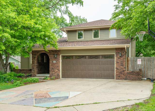 Property at 4521 77th St, Urbandale, IA 50322, 3 beds, 3.5 baths