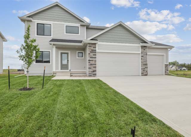 Property at 135 NW Ashley Ct, Waukee, IA 50263, 4 beds, 2.5 baths