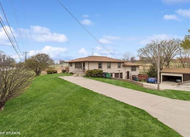 Property at 980 NE 54th Ave, Des Moines, IA 50313, 4 beds, 4 baths