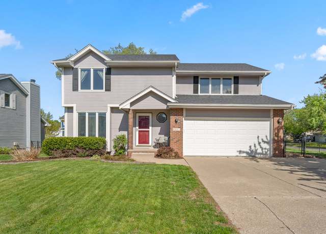 Property at 4501 48th St, Des Moines, IA 50310, 3 beds, 2.5 baths