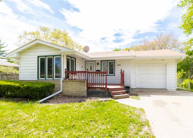 Property at 3926 Lynner Dr, Des Moines, IA 50310, 3 beds, 2.5 baths