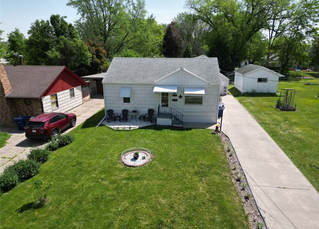 Property at 2113 E 24th St, Des Moines, IA 50317, 2 beds, 1 bath