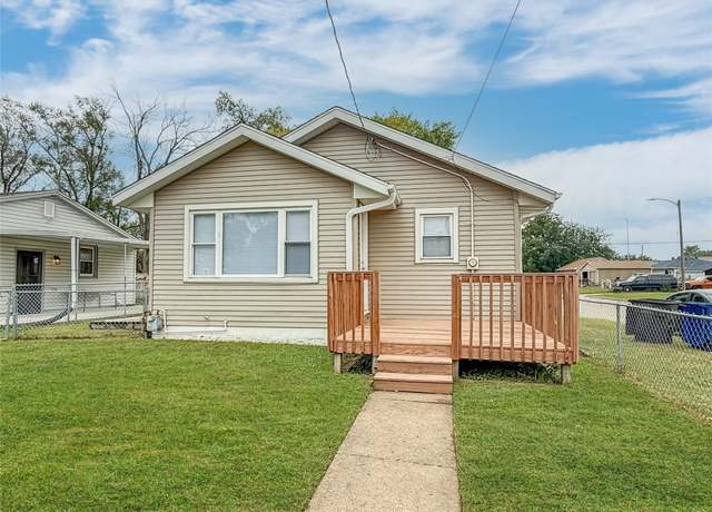 Property at 2028 Searle St, Des Moines, IA 50317, 2 beds, 1 bath
