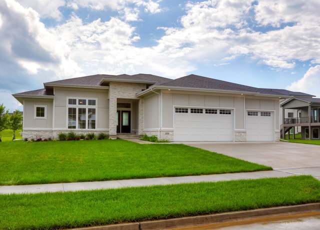 Property at 4732 162nd St, Urbandale, IA 50323, 5 beds, 4 baths