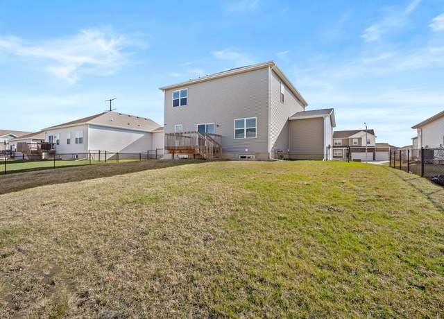 Property at 5506 145th St, Urbandale, IA 50323, 5 beds, 3.5 baths