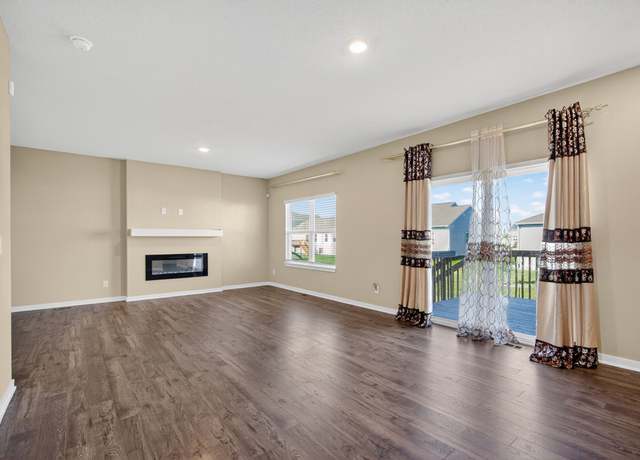 Property at 5506 145th St, Urbandale, IA 50323, 5 beds, 3.5 baths