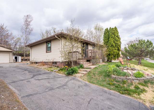 Property at 1009 Luster Ln, Des Moines, IA 50315, 3 beds, 1 bath