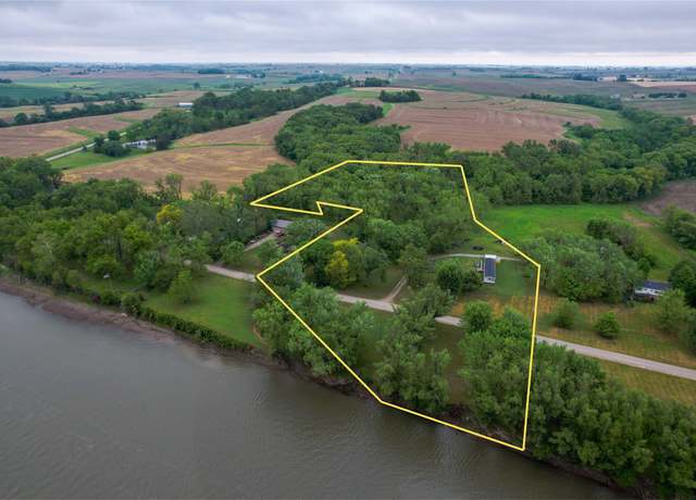 Property at 1412 River Road Ct, Oskaloosa, IA 52577, 2 beds, 2 baths