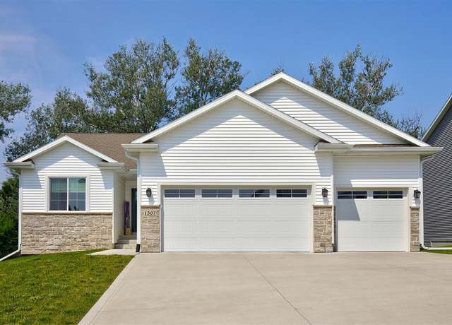 Property at 1307 Rolling Hills Dr, Norwalk, IA 50211, 4 beds, 3 baths