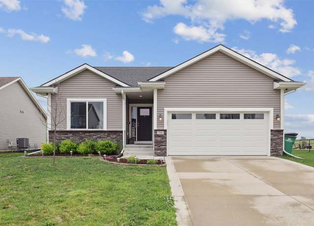 Property at 705 Lincoln St NE, Bondurant, IA 50035, 3 beds, 2 baths