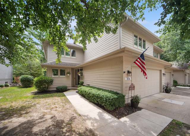 Property at 3016 Fox Hollow Cir, Des Moines, IA 50321, 2 beds, 3.5 baths