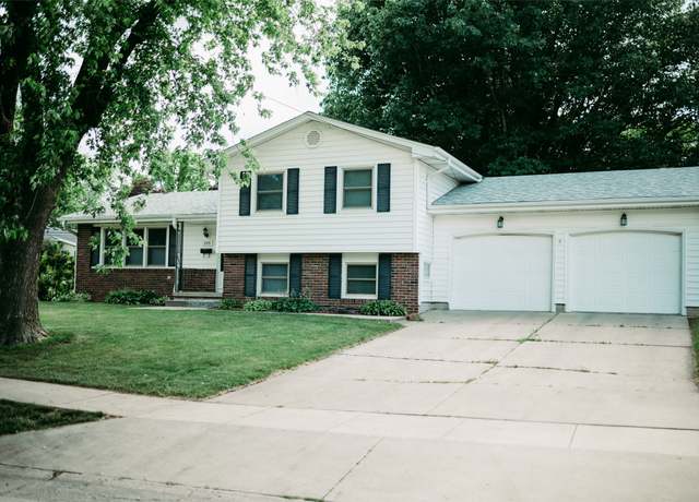 Property at 205 E 23rd St N, Newton, IA 50208, 4 beds, 2 baths