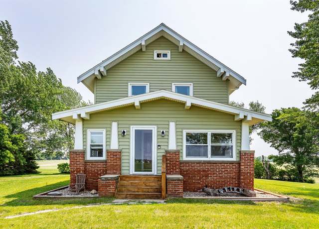 Property at 2160 Clover Ave, Perry, IA 50220, 3 beds, 1.5 baths