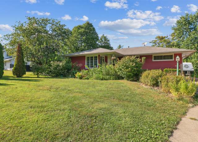 Property at 2936 E Tiffin Ave, Des Moines, IA 50317, 3 beds, 2 baths