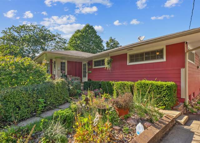 Property at 2936 E Tiffin Ave, Des Moines, IA 50317, 3 beds, 2 baths