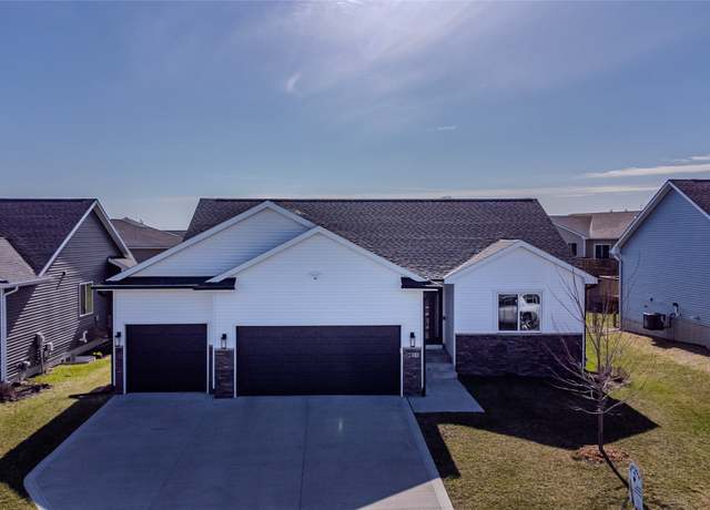 Property at 3451 Brook Landing Ct, Des Moines, IA 50317, 3 beds, 3 baths