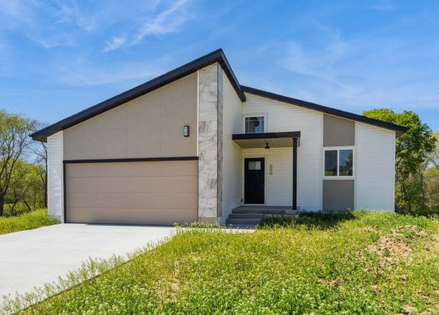 Property at 4274 Grover Woods Ln, Des Moines, IA 50317, 3 beds, 2 baths