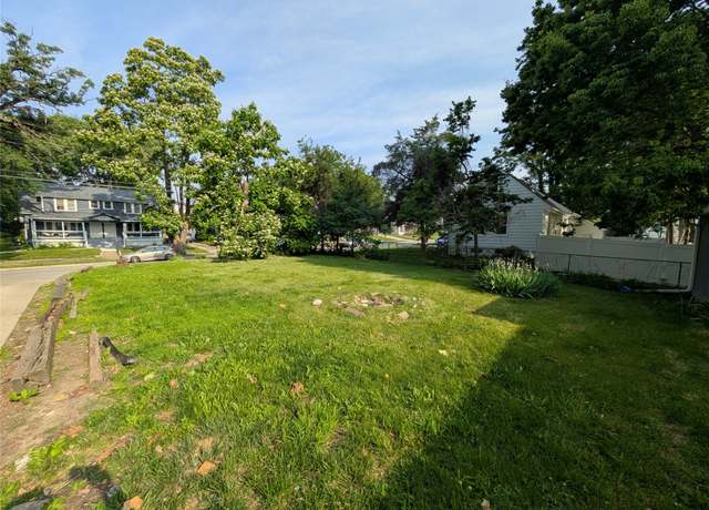 Property at 909 24th St, Des Moines, IA 50312