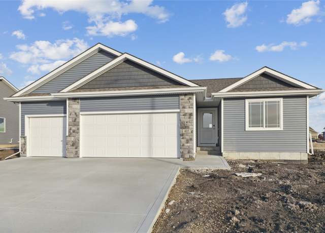 Property at 405 Meadow Ave NW, Bondurant, IA 50035, 5 beds, 3 baths