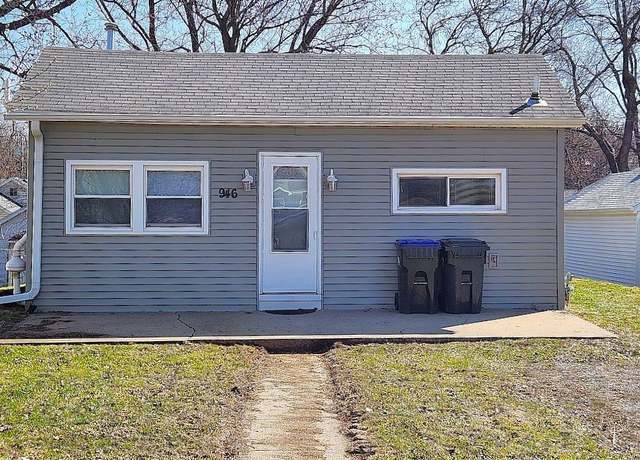 Property at 946 Miller Ave, Iowa City, IA 52246, 2 beds, 2 baths