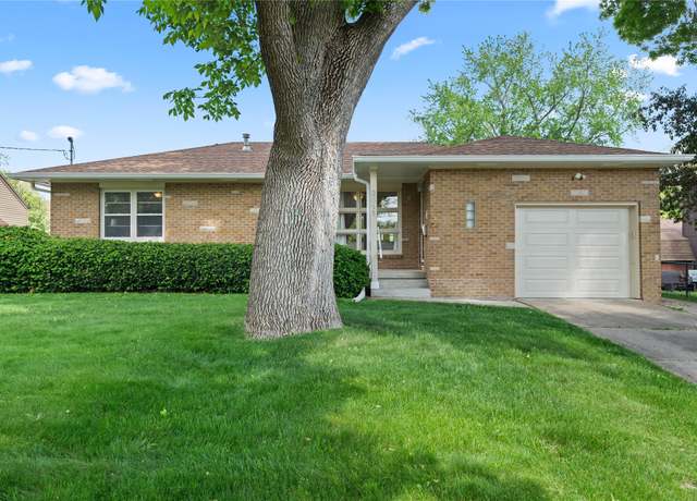 Property at 2511 53rd St, Des Moines, IA 50310, 3 beds, 2 baths