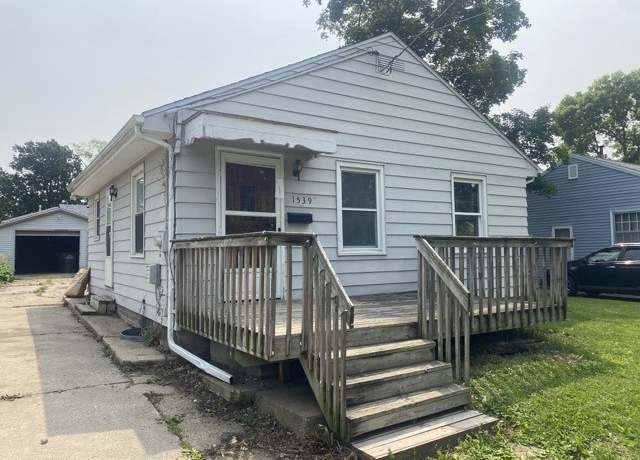 Property at 1539 56th St, Des Moines, IA 50311, 2 beds, 1 bath