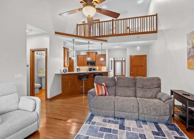 Property at 9561 Coneflower Ln, Johnston, IA 50131, 2 beds, 3 baths