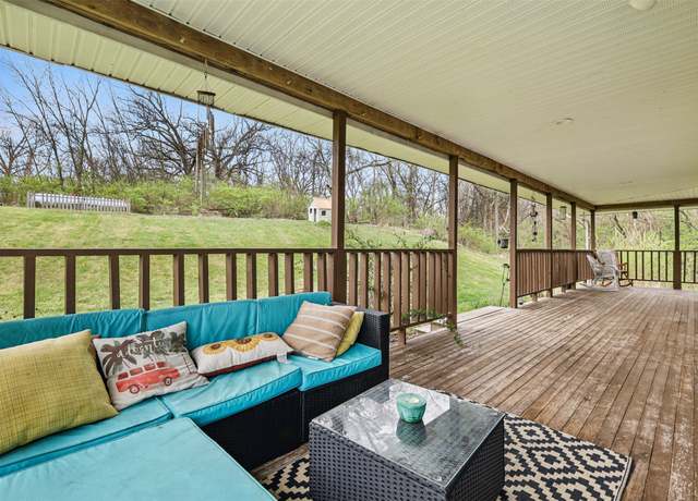Property at 14848 NE White Oak Dr, Elkhart, IA 50073, 6 beds, 2 baths